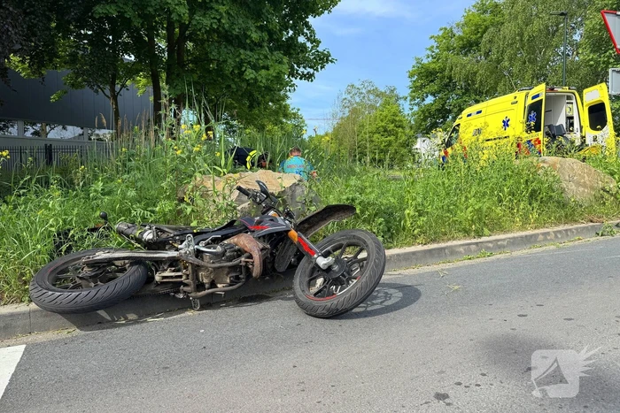 Bromfietser gewond bij aanrijding