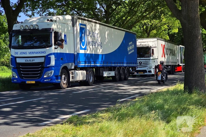 Auto belandt op op zijn kop bij ongeval