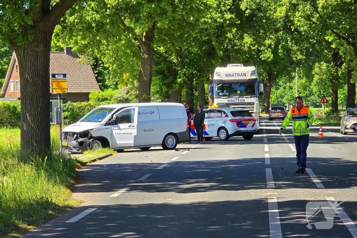 Auto belandt op op zijn kop bij ongeval