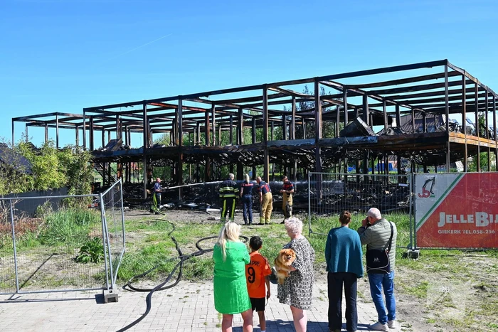 School verliest lokalen en inventaris door vuur