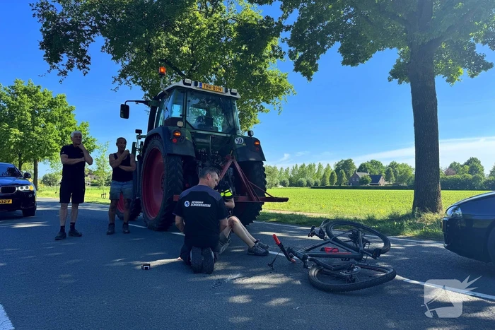 Kind op fiets raakt gewond bij aanrijding