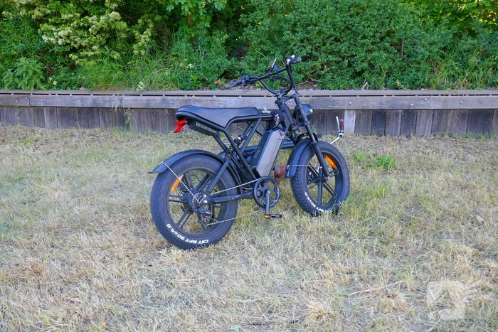 Fatbike komt in botsing met auto