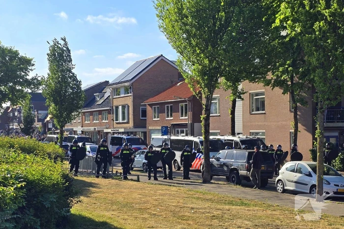 Demonstratie loopt uit de hand, politie grijpt in
