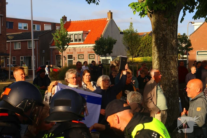 Demonstratie loopt uit de hand, politie grijpt in