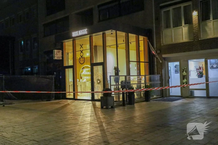 Explosie bij deur cannabiswinkel