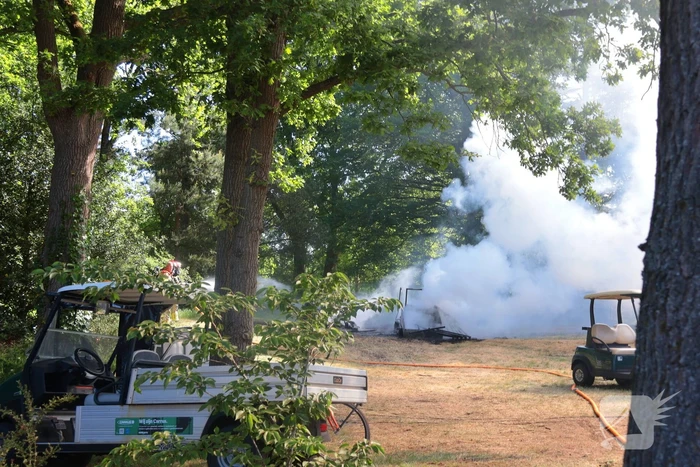 Golfkarren in brand tijdens evenement