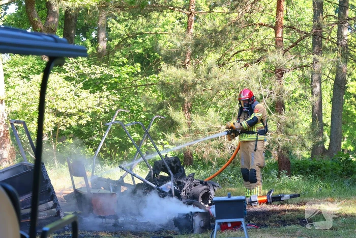 Golfkarren in brand tijdens evenement