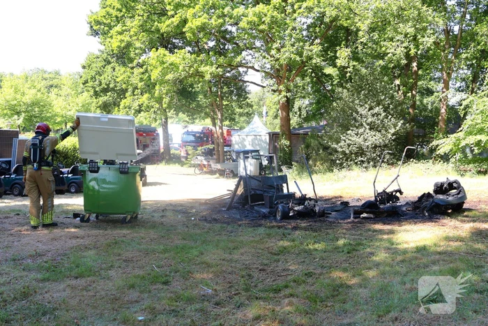 Golfkarren in brand tijdens evenement