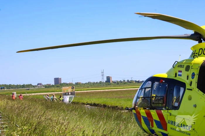 Brandweer redt inzittenden uit voertuig