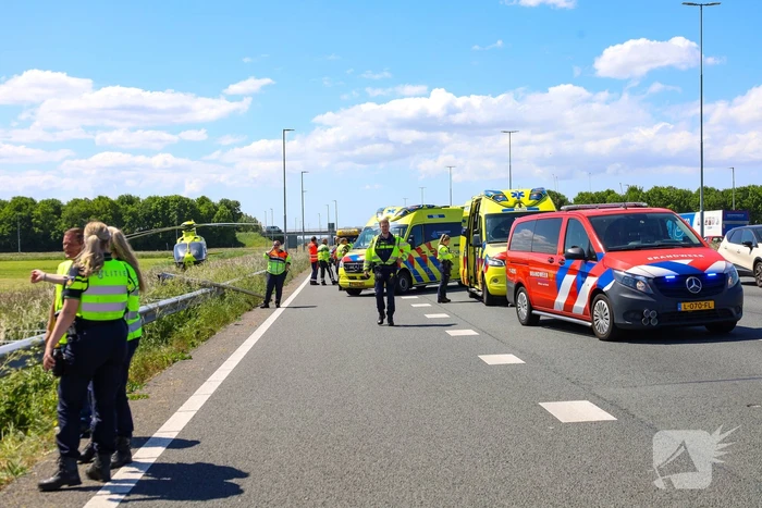 Brandweer redt inzittenden uit voertuig