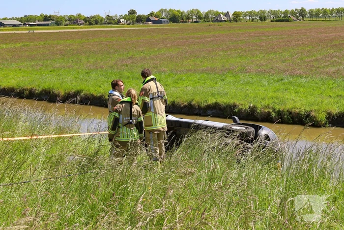 Brandweer redt inzittenden uit voertuig