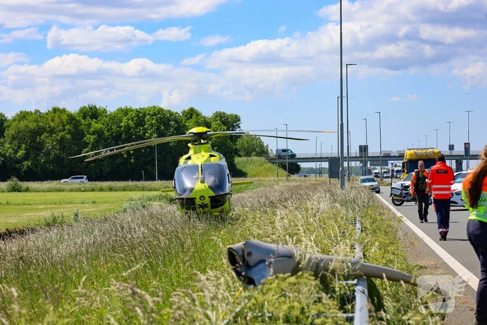 Brandweer redt inzittenden uit voertuig