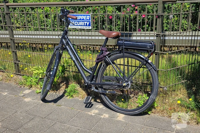 Ongeval tussen auto en e-bike leidt tot inzet ambulance