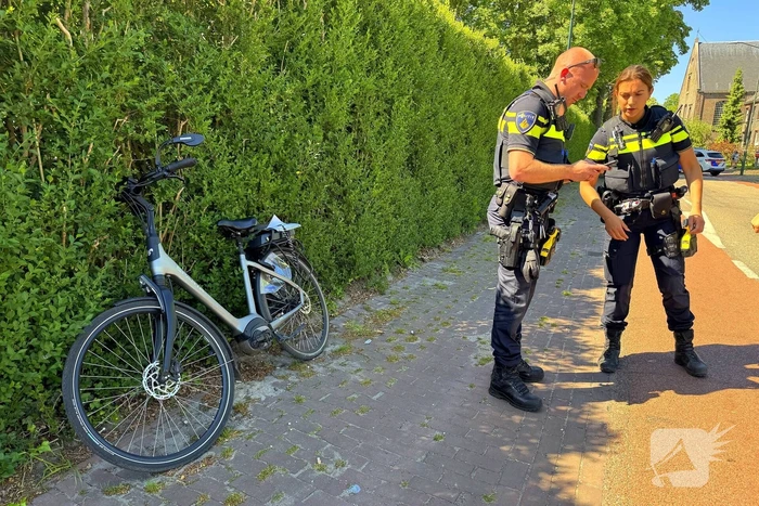 Fietser zwaargewond bij aanrijding met automobilist, traumahelikopter geland