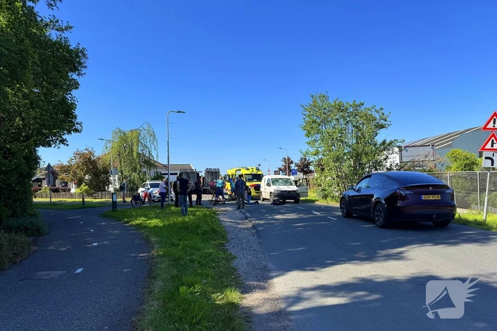 Fietser aangereden door automobilist, traumateam ingezet