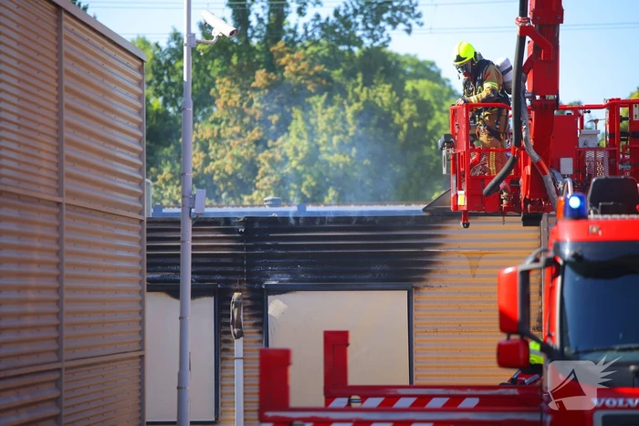 Zeer grote brand in gebouw van politieacademie hulpdiensten schalen op