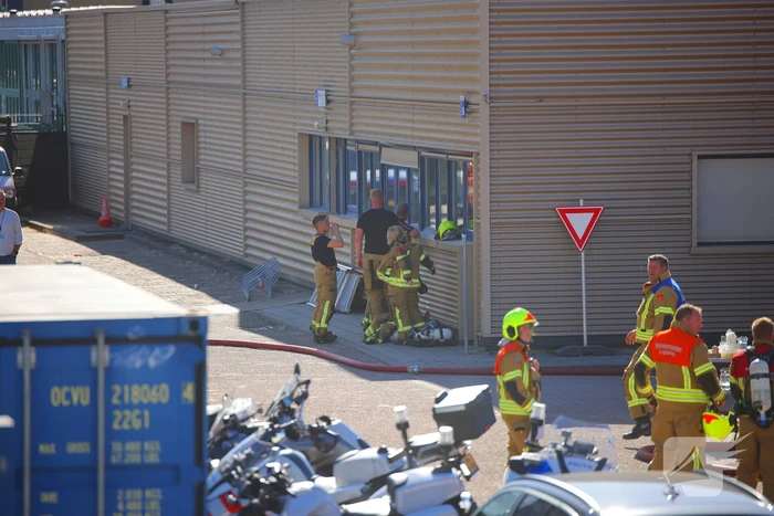 Zeer grote brand in gebouw van politieacademie hulpdiensten schalen op