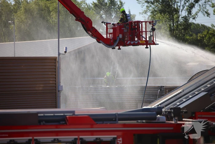 Zeer grote brand in gebouw van politieacademie hulpdiensten schalen op
