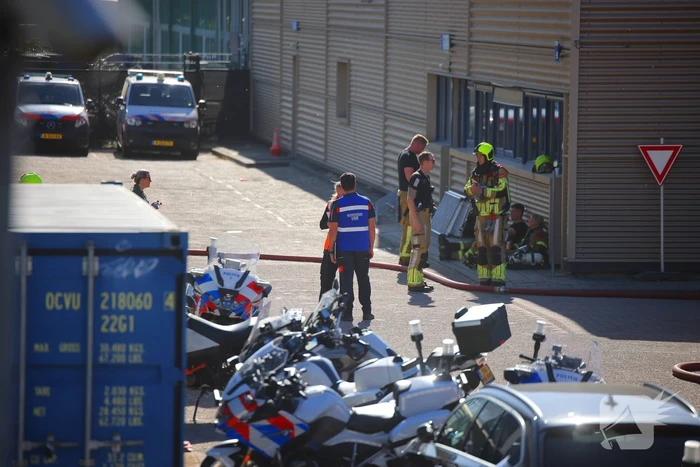Zeer grote brand in gebouw van politieacademie hulpdiensten schalen op