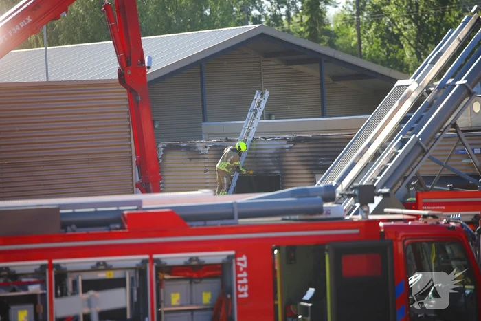 Zeer grote brand in gebouw van politieacademie hulpdiensten schalen op