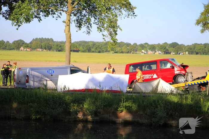Dodelijke botsing tussen bestelbussen