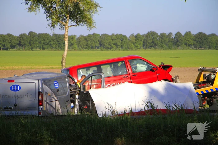 Dodelijke botsing tussen bestelbussen