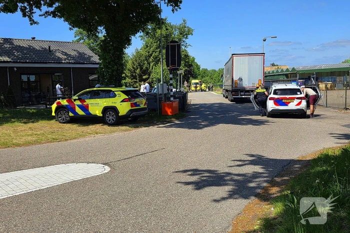 Wielrenner ernstig gewond bij val
