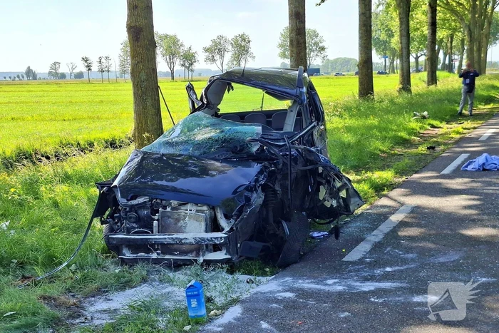 Zwaargewonde bij ernstig ongeval tussen auto en vrachtwagen