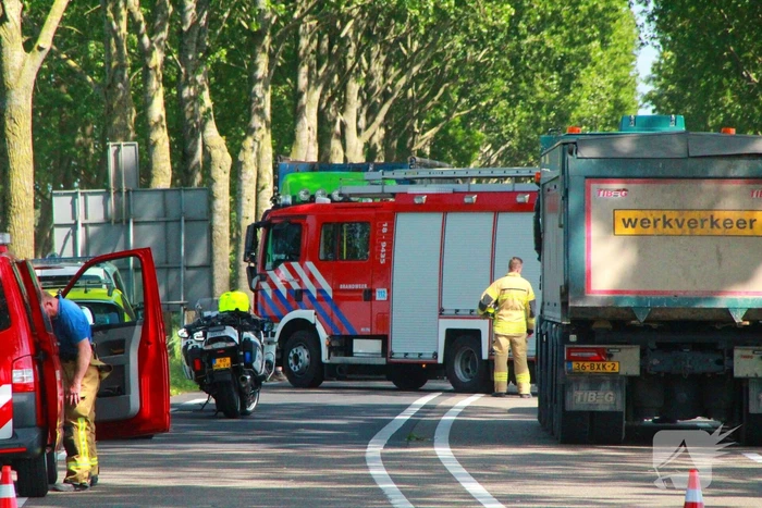 Zwaargewonde bij ernstig ongeval tussen auto en vrachtwagen