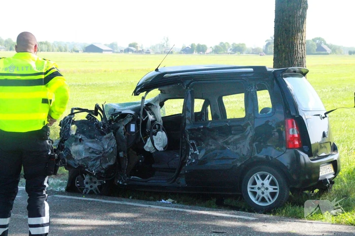 Zwaargewonde bij ernstig ongeval tussen auto en vrachtwagen
