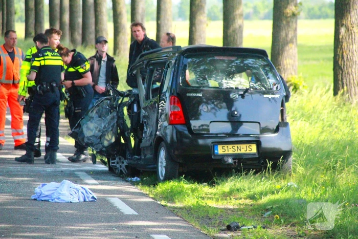 Zwaargewonde bij ernstig ongeval tussen auto en vrachtwagen