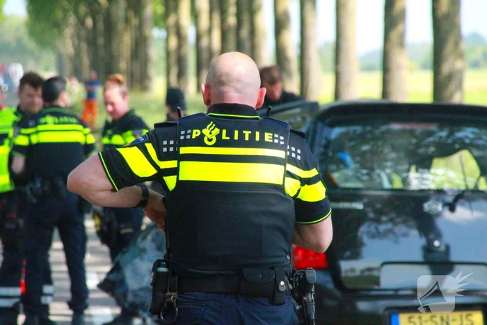 Zwaargewonde bij ernstig ongeval tussen auto en vrachtwagen