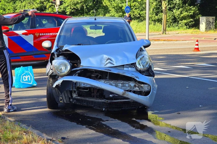 Botsing op kruising leidt tot verkeershinder
