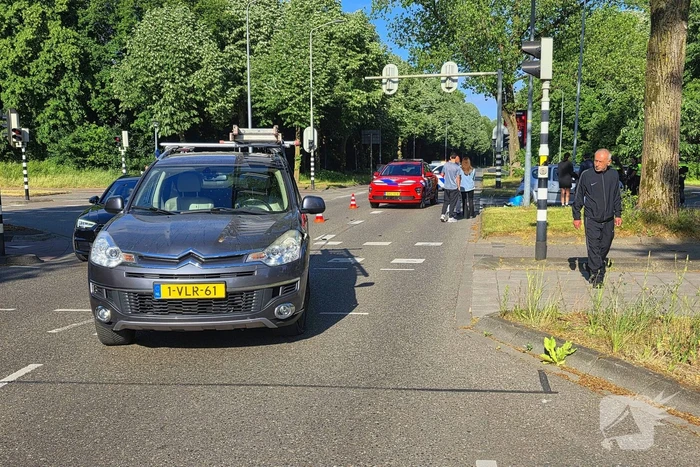 Botsing op kruising leidt tot verkeershinder
