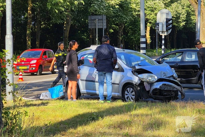 Botsing op kruising leidt tot verkeershinder