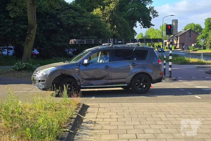 Botsing op kruising leidt tot verkeershinder