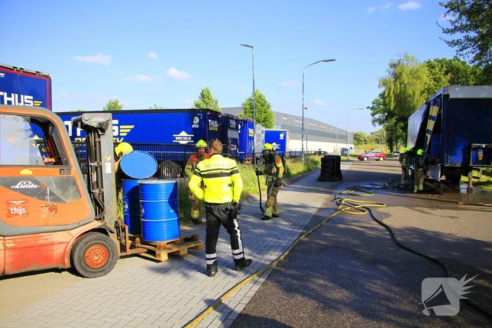 Trailer met accu's vat vlam