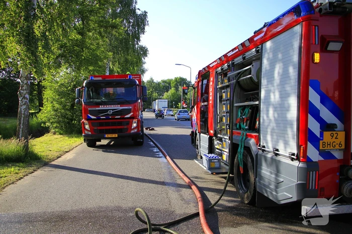 Trailer met accu's vat vlam