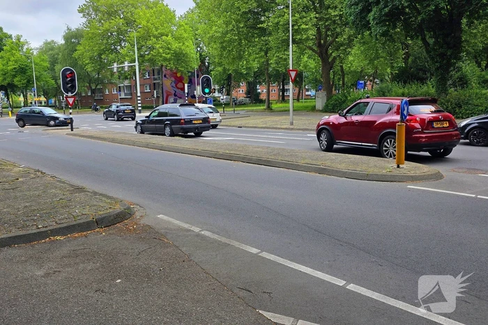 Twee voertuigen fiks beschadigd bij ongeval op kruising