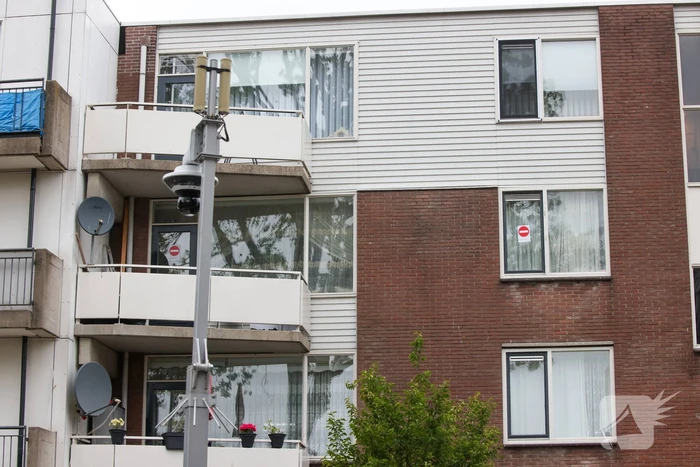 Burgemeester sluit woning, politie zoekt getuigen na explosie