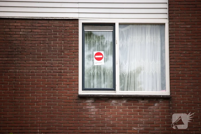 Burgemeester sluit woning, politie zoekt getuigen na explosie