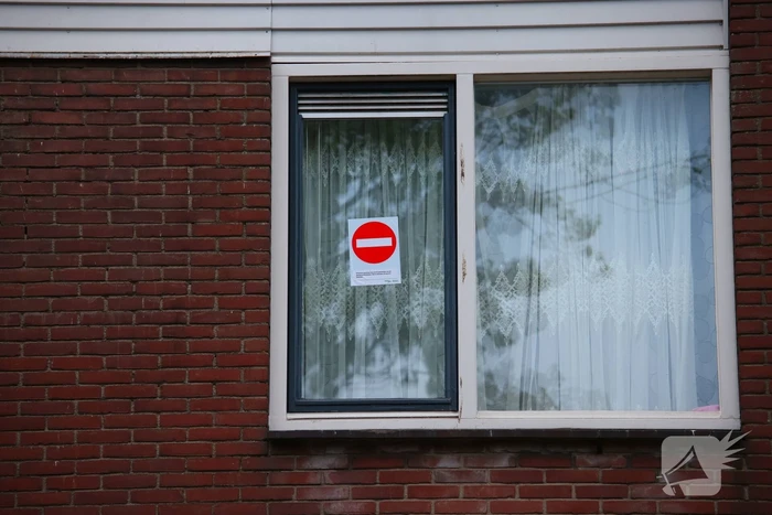 Burgemeester sluit woning, politie zoekt getuigen na explosie