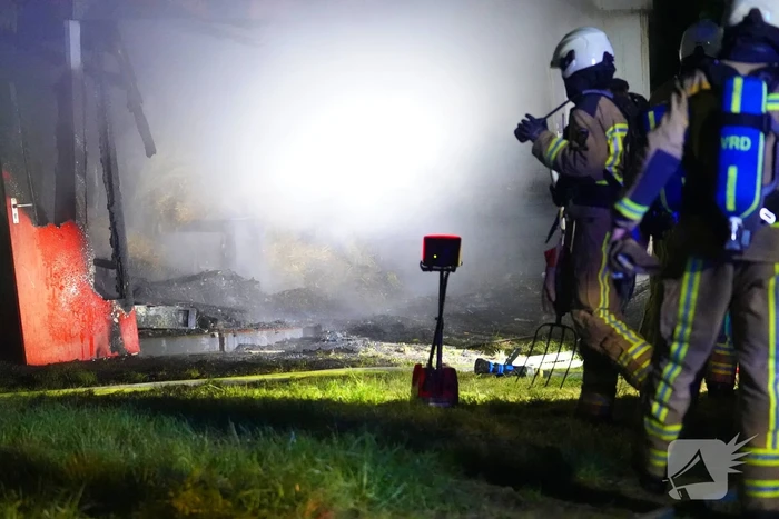 Uitslaande brand verwoest keten