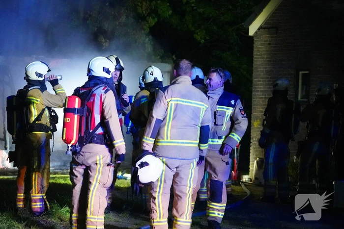 Uitslaande brand verwoest keten