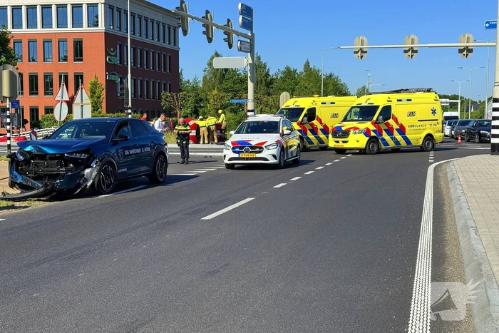 Vader en twee kinderen gewond na ongeval op kruising