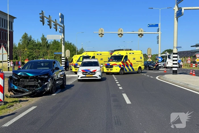 Vader en twee kinderen gewond na ongeval op kruising