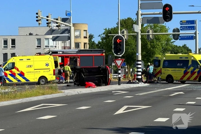 Vader en twee kinderen gewond na ongeval op kruising