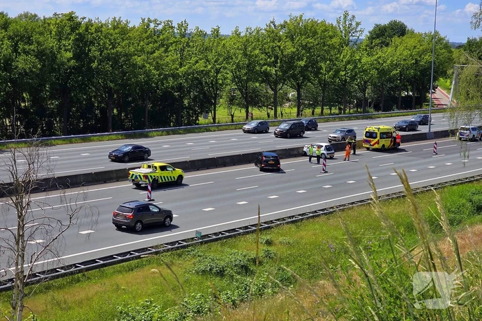 Ongeval op snelweg met twee voertuigen