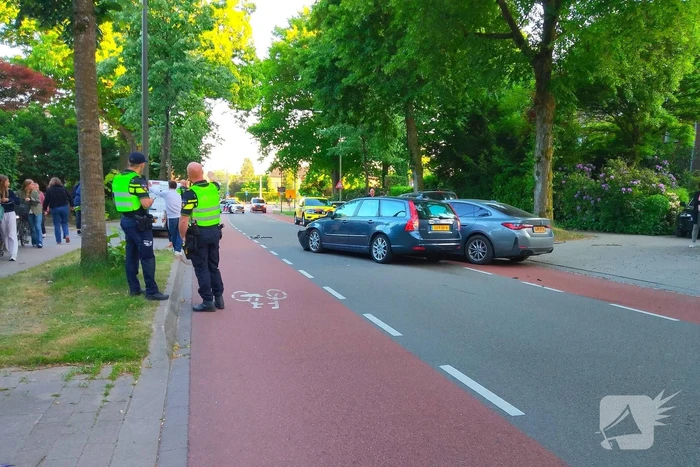 Flinke schade na botsing tussen twee auto's