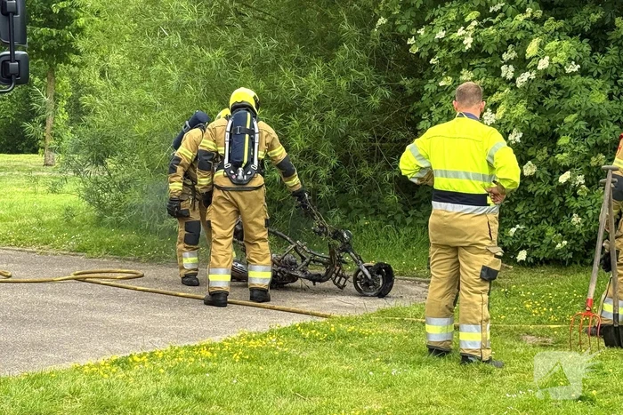 Scooter in brand gestoken